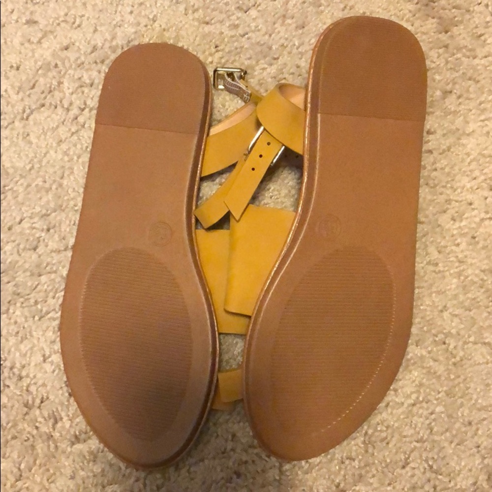 *NEW* Universal Thread Sandals - Picture 2 of 2